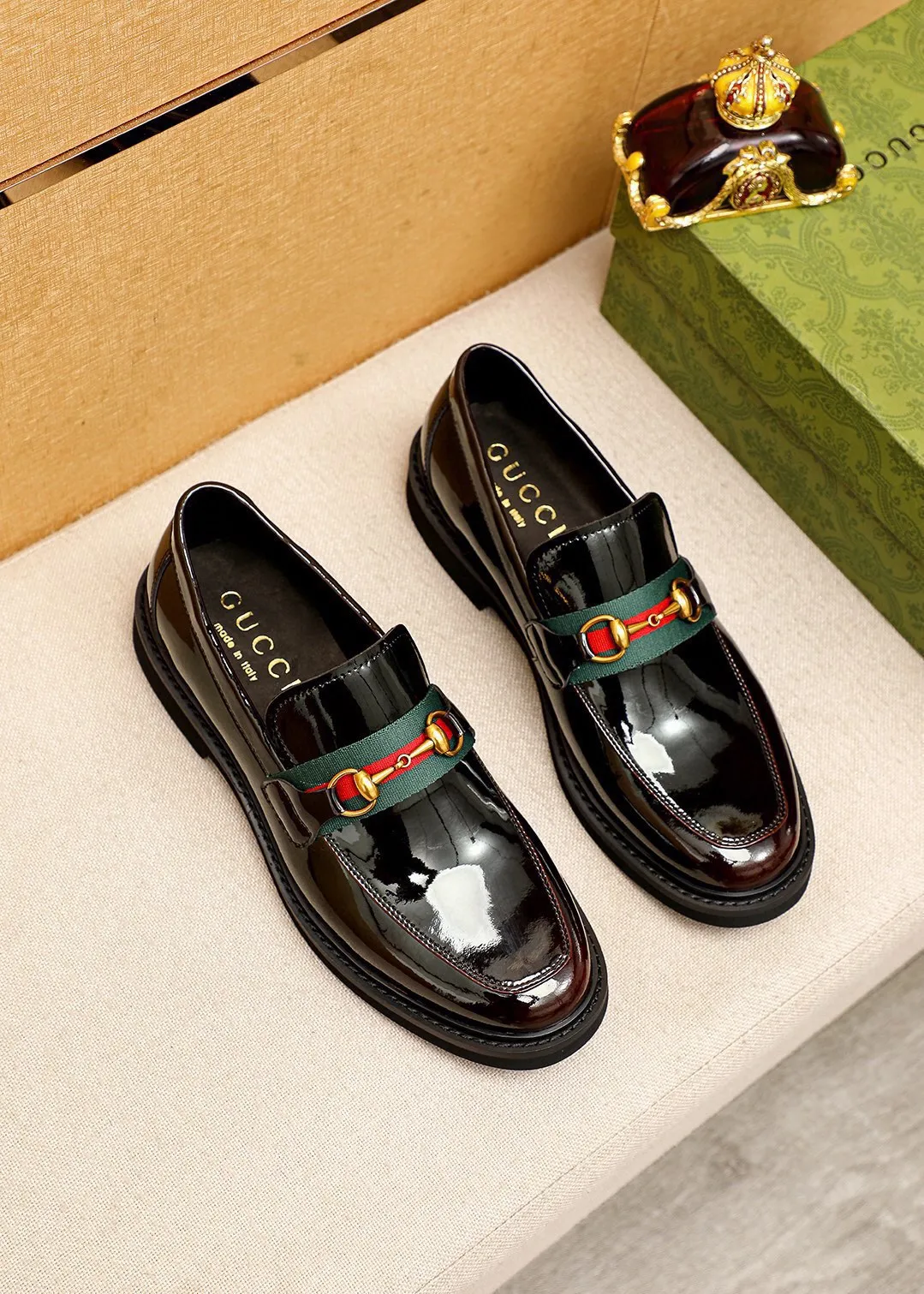 Men's shoes 💰560 💐 Product trademark: GUCCI "Gucci" casual leather shoes Regular size: 38-44 (45🉑️customized) Product materials: Selected imported first-layer open-edge beaded calfskin upper + classic hardware buckle, imported water-dyed cowhide leather lining. Strong three-dimensional visual effect, rubber outsole Color: 2⃣️colors available
